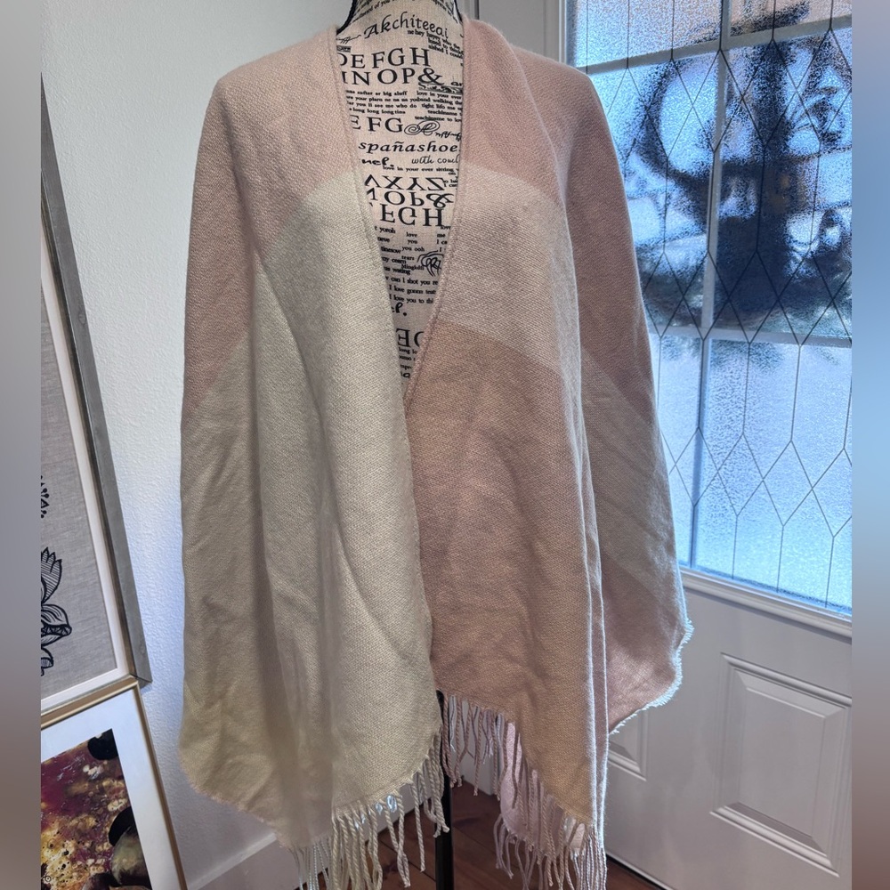 Soia & Kyo Blush and Cream Textured Shawl
